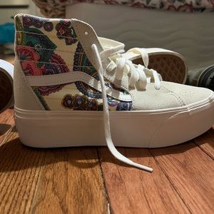 Off white Paisley print platform vans, never worn size 8